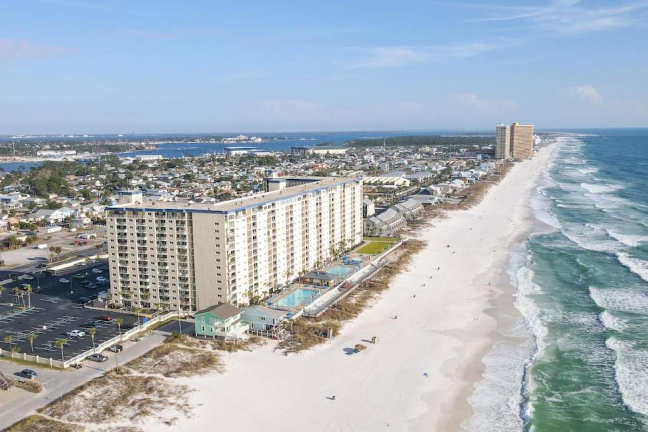 Regency Towers: Beachfront With Gulf Views And Amenities